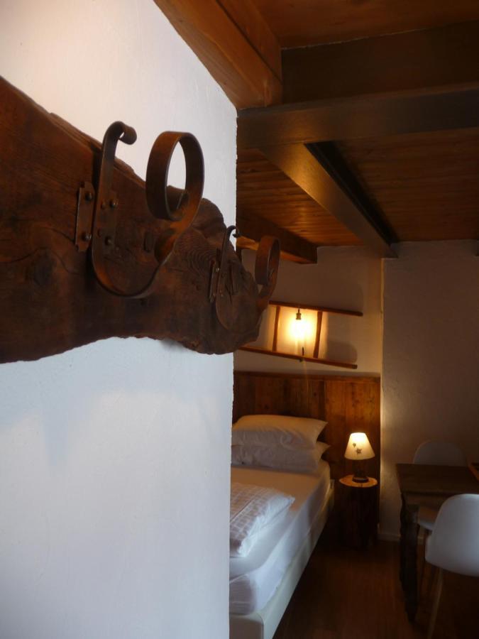 Beb Luca76 Bed and Breakfast Avise Εξωτερικό φωτογραφία