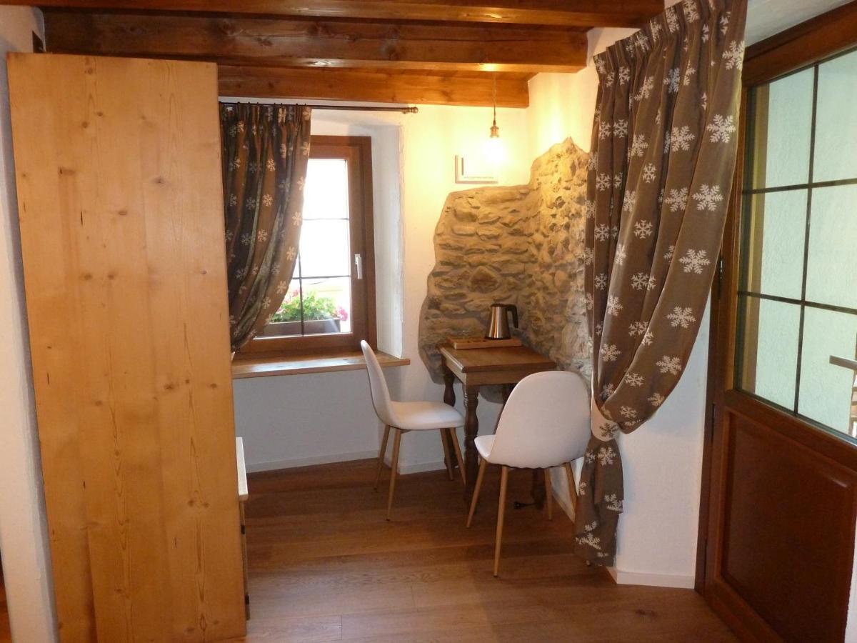 Beb Luca76 Bed and Breakfast Avise Εξωτερικό φωτογραφία