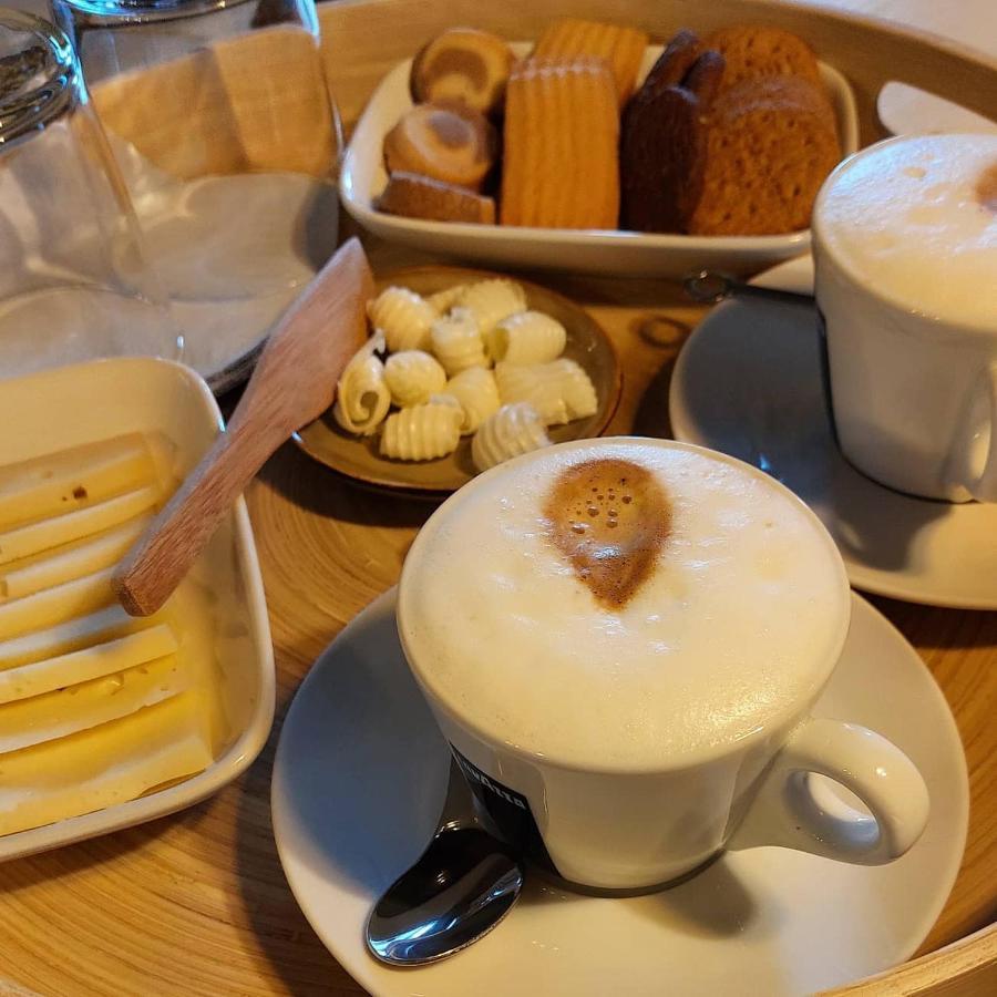 Beb Luca76 Bed and Breakfast Avise Εξωτερικό φωτογραφία